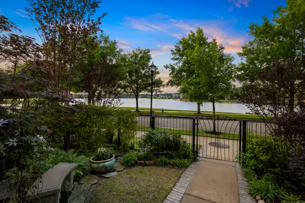 262 BREEZY WAY
