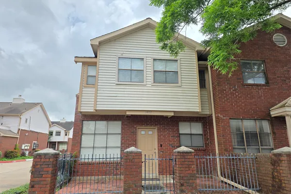 1103 DULLES AVE 1402