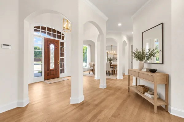 302 SKYLINE DR