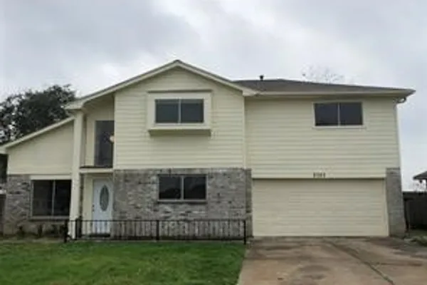 2707 OAKDALE CT