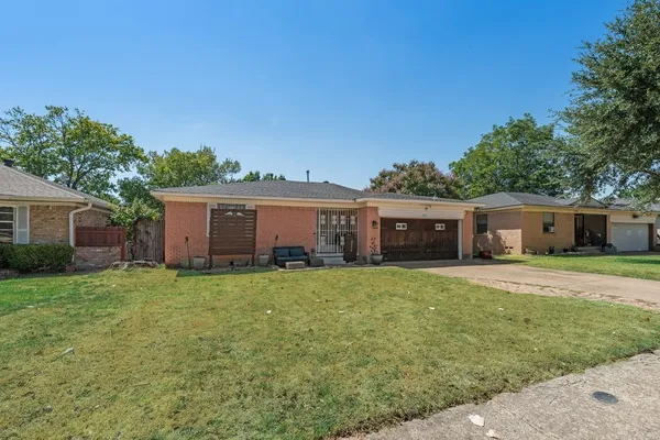 2219 MCCUTCHEON LN