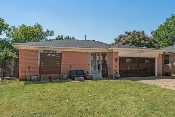 2219 MCCUTCHEON LN
