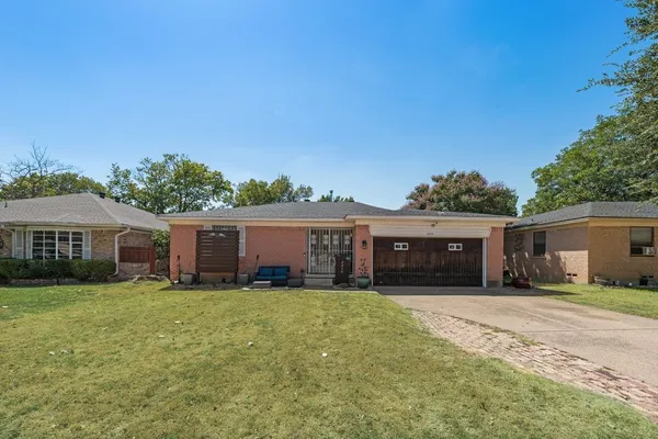 2219 MCCUTCHEON LN
