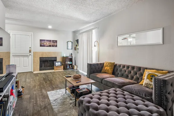 4502 GASTON AVE 320