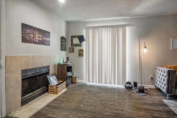 4502 GASTON AVE 320