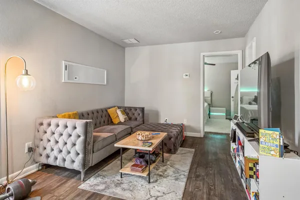 4502 GASTON AVE 320