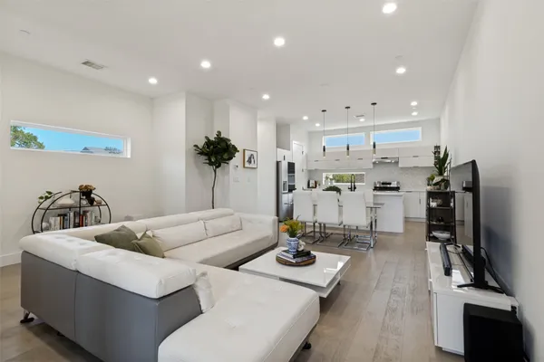 145 N HENDERSON AVE 107