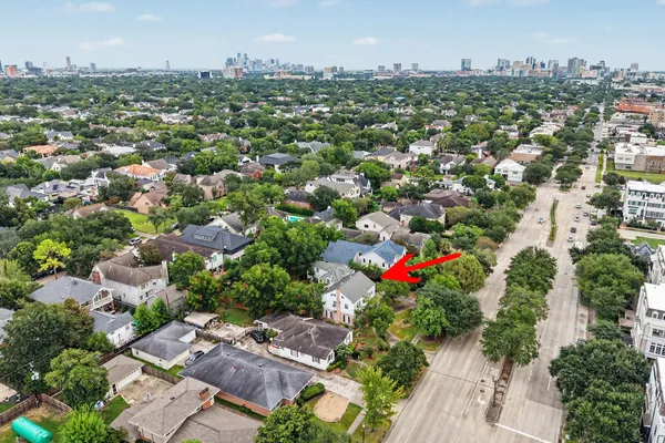 3736 BELLAIRE BLVD