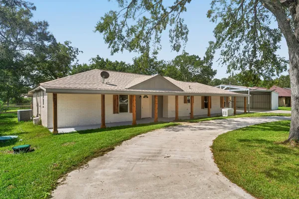 1718 COUNTY RD 401