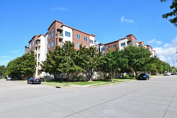 1900 GENESEE ST 409