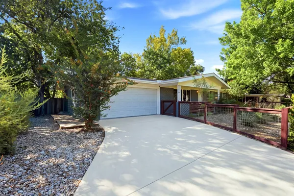 5607 BERKMAN DR