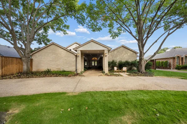 13217 WOODHAVEN DR