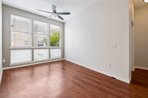 201 W LANCASTER AVE 212