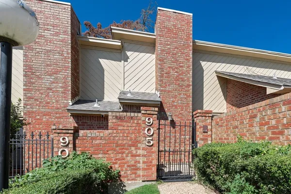 905 CEDARLAND BLVD