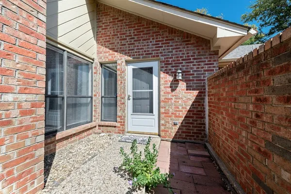 905 CEDARLAND BLVD