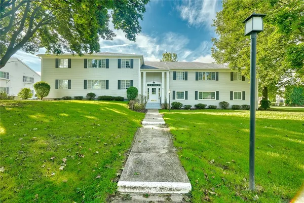 24 COLONIAL PKWY B