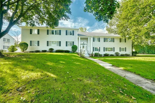 24 COLONIAL PKWY B