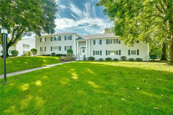 24 COLONIAL PKWY B