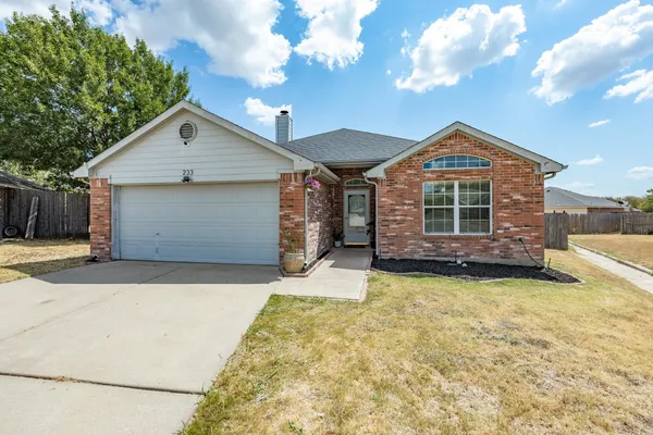 233 KINGS WAY CT