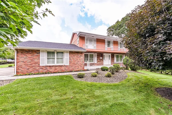 10 HOLLY DR