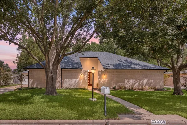3310 MEADOWCREEK DR