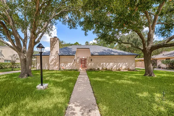 3310 MEADOWCREEK DR