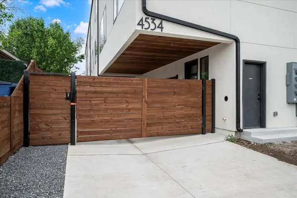 4534 LAKE AVE 103