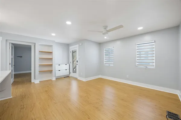 4231 TRAVIS ST 23