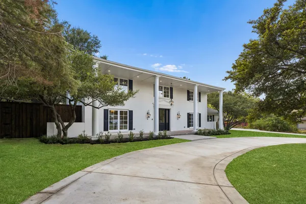 13907 CARILLON DR