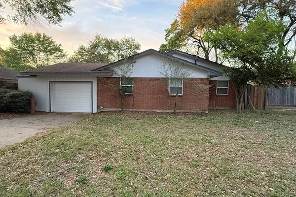 584 ELM ST