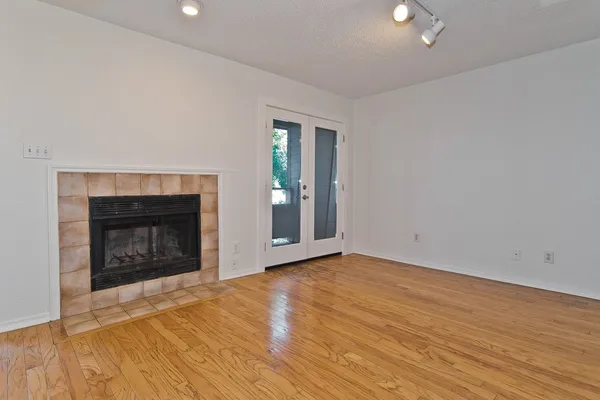 5757 E UNIVERSITY BLVD 27Y