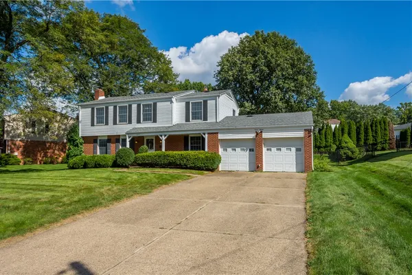 1215 ROLLING MEADOW RD