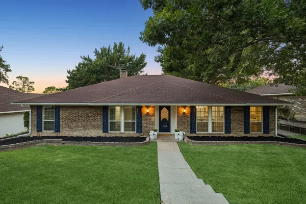 4024 BOSQUE DR