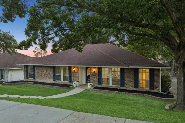 4024 BOSQUE DR