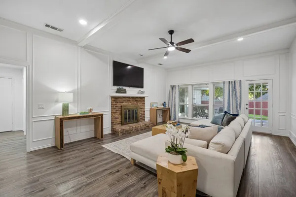 4024 BOSQUE DR