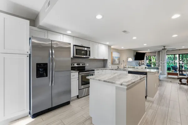 113 SHIPYARD DR 109