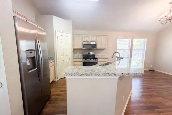 411 TOLLESON DR