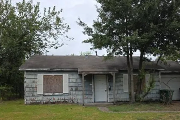 1502 PLEASANTVILLE DR