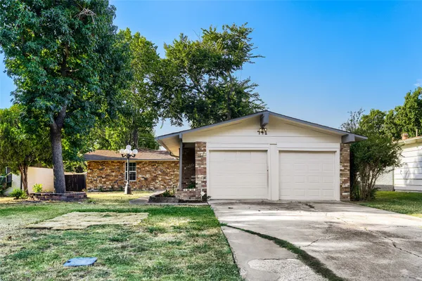 741 GREENHAVEN DR