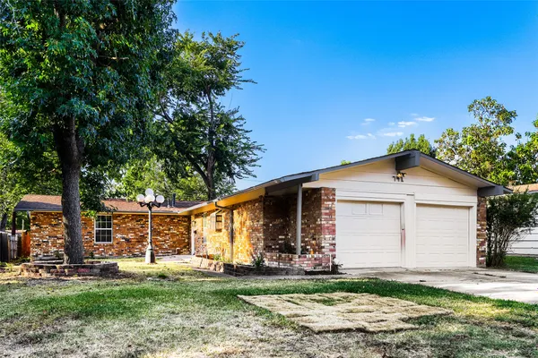 741 GREENHAVEN DR