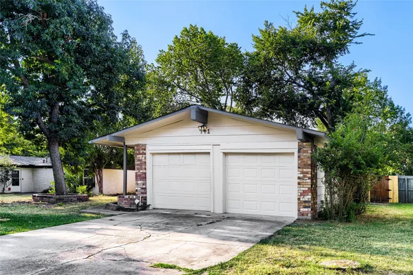 741 GREENHAVEN DR