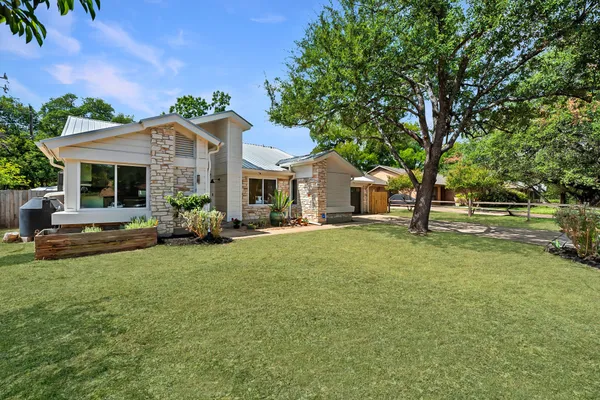 4001 BURR OAK LN