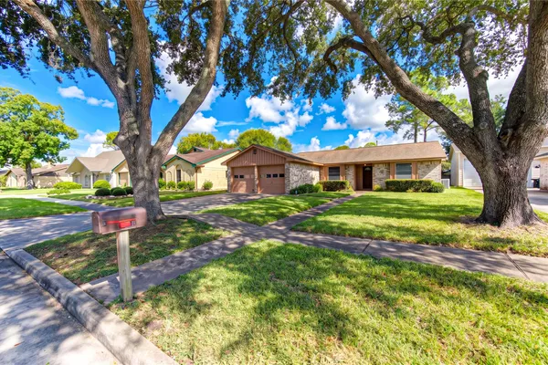 12230 MEADOWDALE DR
