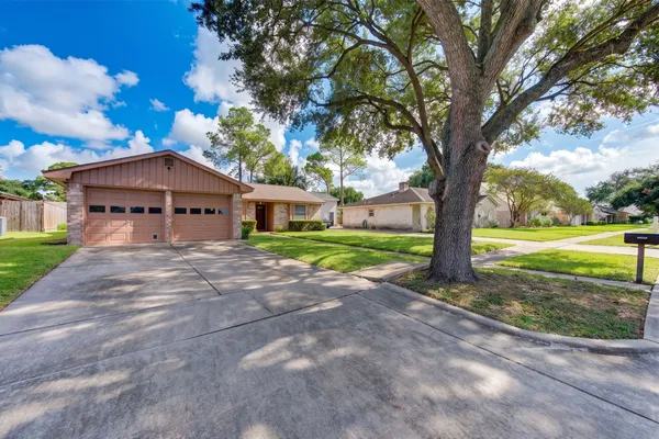 12230 MEADOWDALE DR