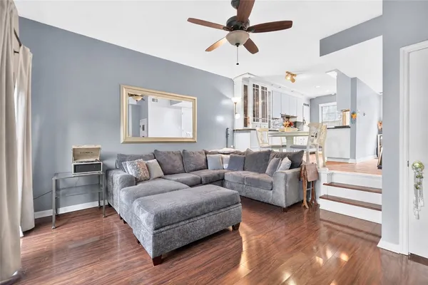 1112 PENNSBURY BLVD