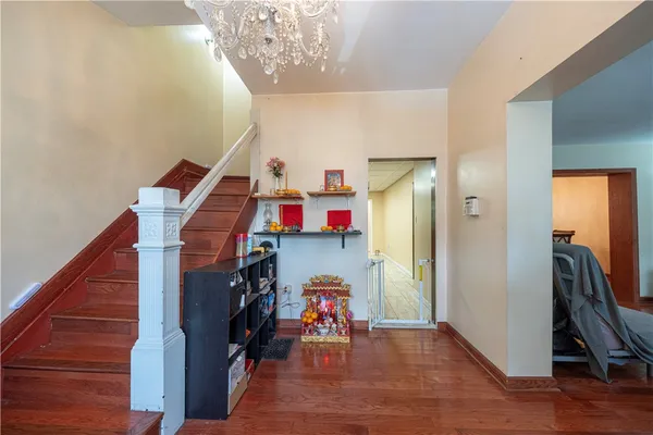 33 5TH ST