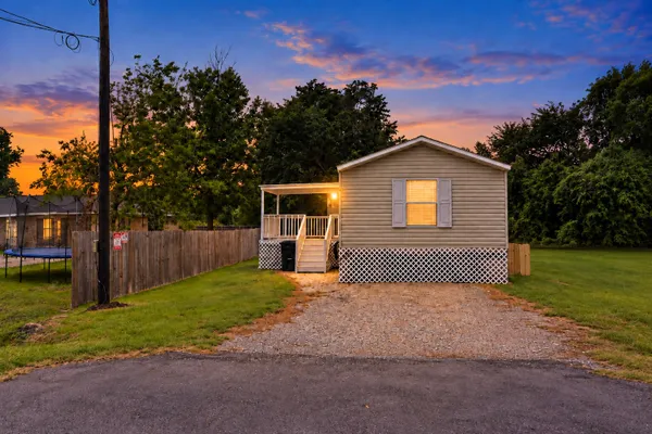 243 E SAINT CHARLES 1 DR