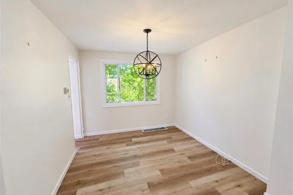 7 BENNETT LN