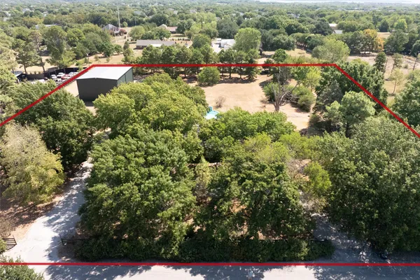 440 HOLLY LN