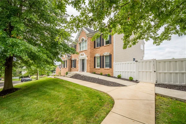 5837 LONGVIEW CIR